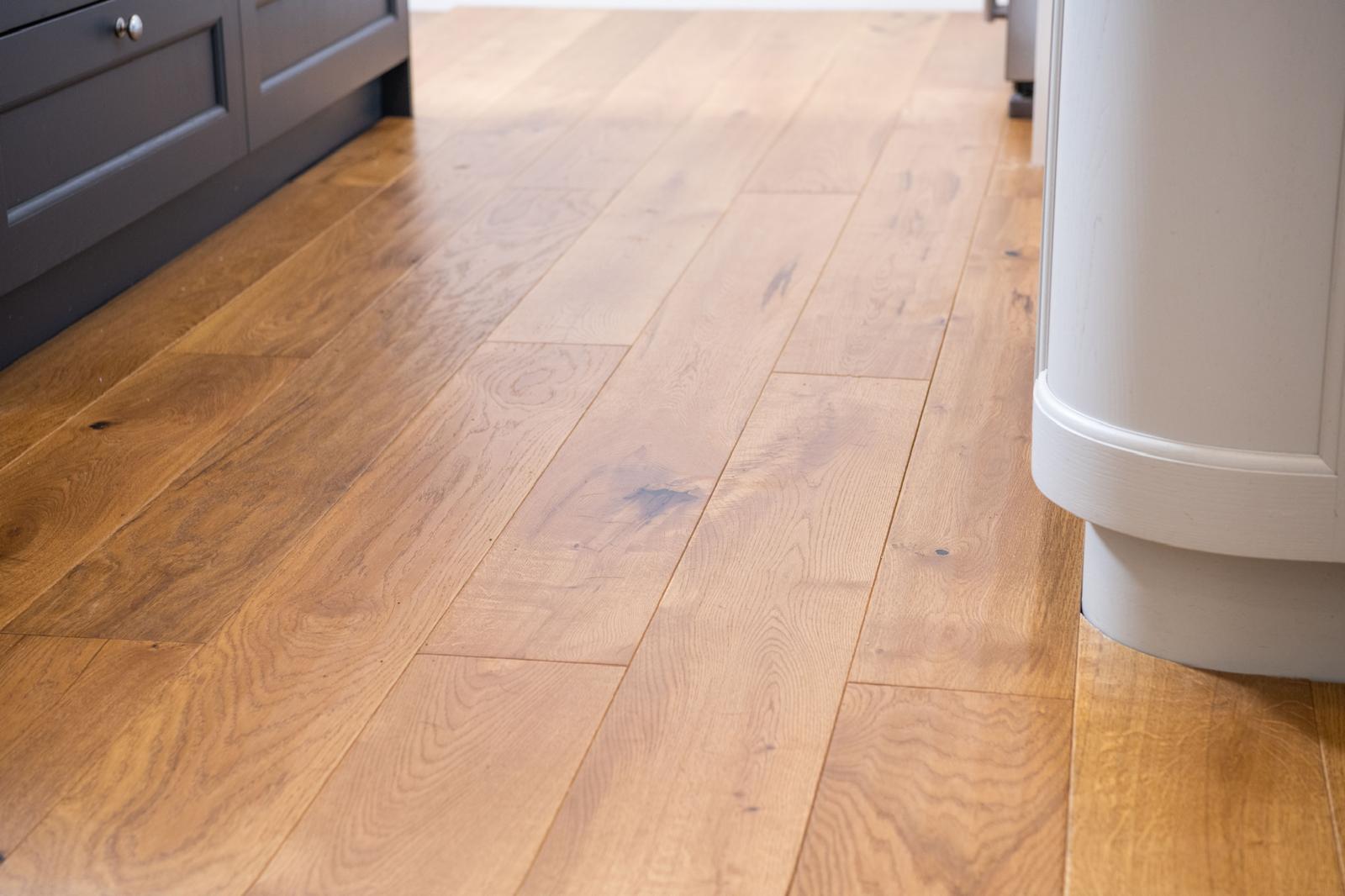 Knightsbridge Golden HS Lacquered